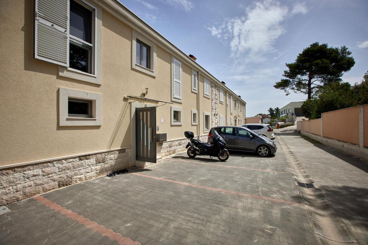 L&L Luxury Apartment 1 Donji Okrug  Екстер'єр фото