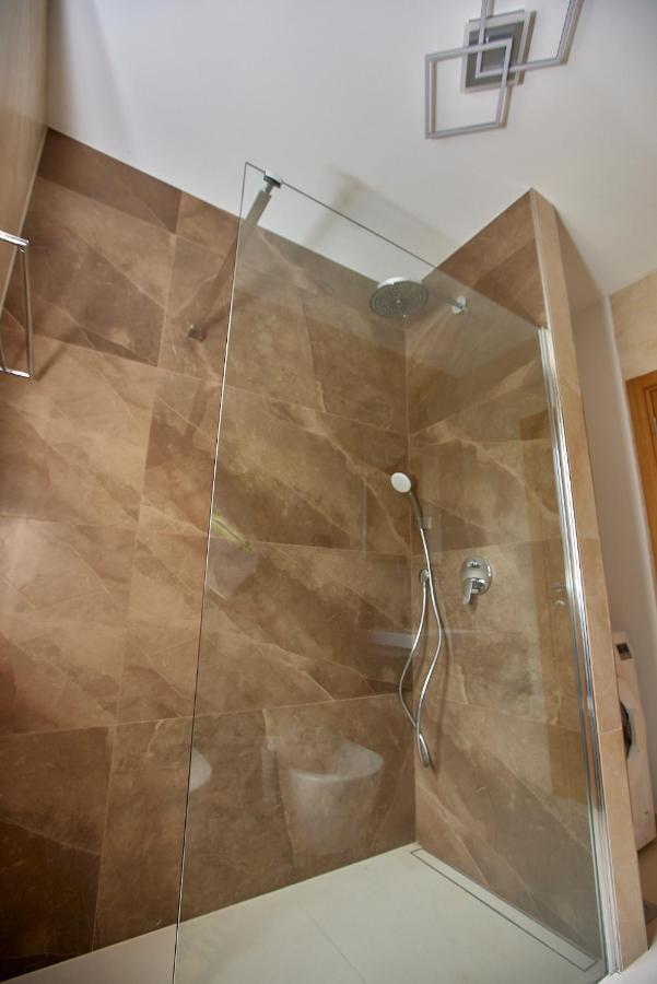 L&L Luxury Apartment 1 Donji Okrug  Екстер'єр фото